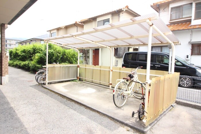 物件外観写真3　(駐輪場)
