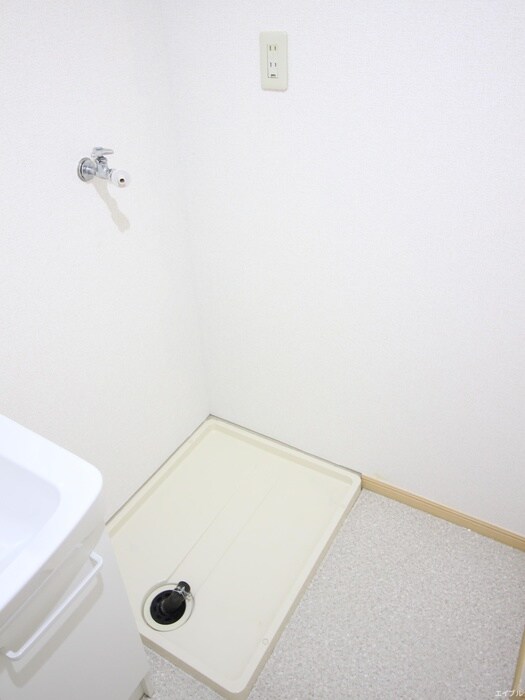 物件内観写真13　(洗濯機置場)