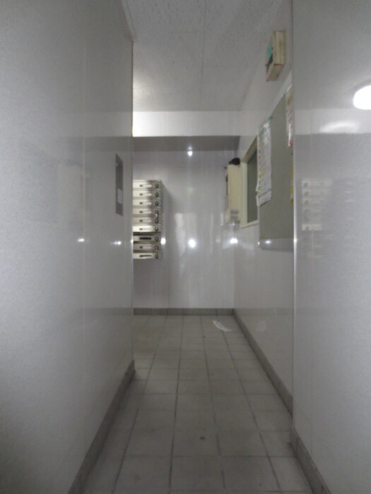 物件外観写真2　(エントランス部分)