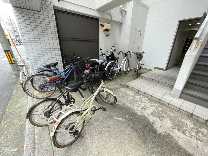 物件外観写真5　(駐輪場)