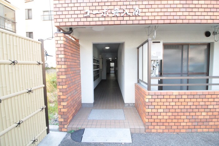 物件外観写真2　(エントランス部分)
