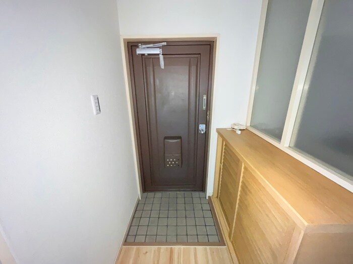 物件内観写真13　(玄関)