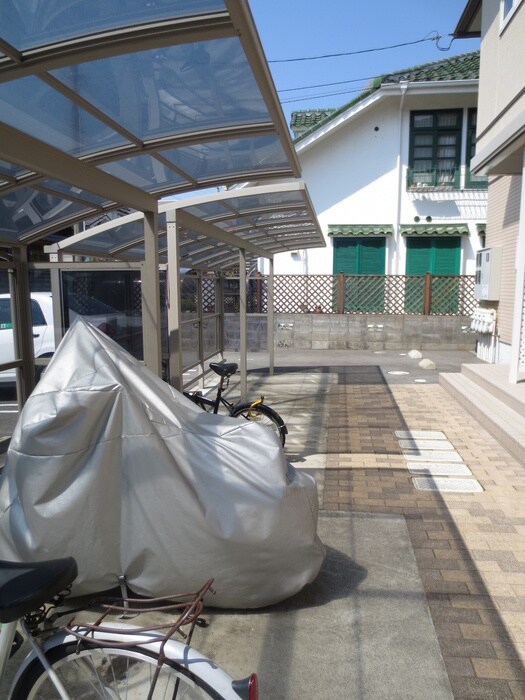 物件外観写真2　(駐輪場)