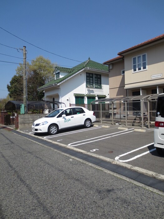 物件外観写真3　(駐車場)