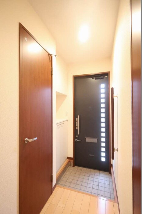 物件内観写真15　(玄関)