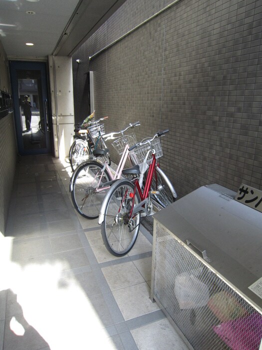 物件外観写真2　(駐輪場)