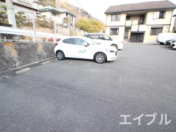 物件外観写真2　(駐車場)