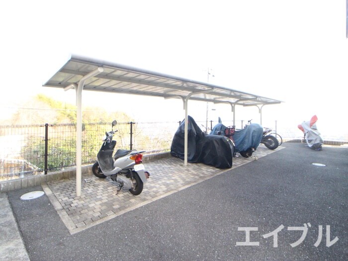 物件外観写真3　(駐輪場)