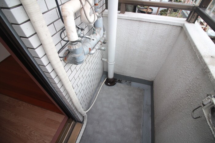 物件内観写真13　(洗濯機置場)