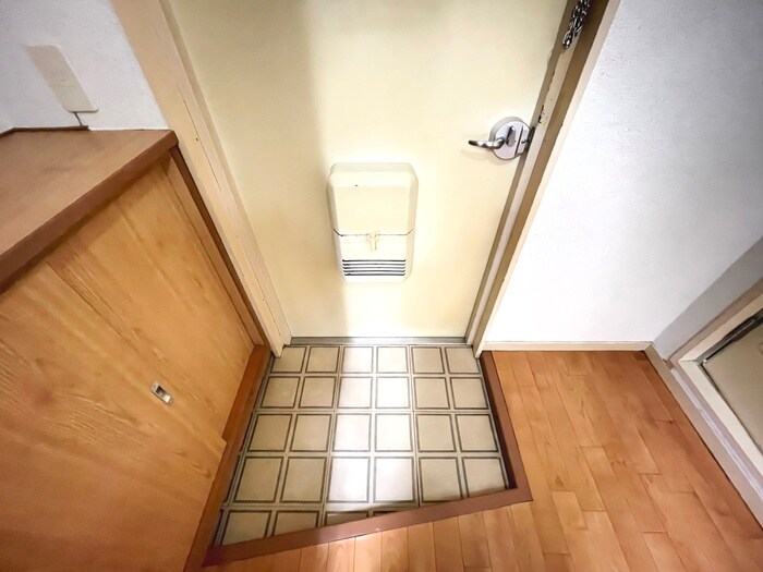 物件内観写真14　(玄関)