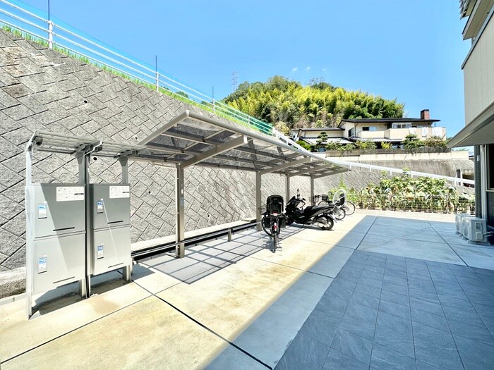 物件外観写真3　(駐輪場)