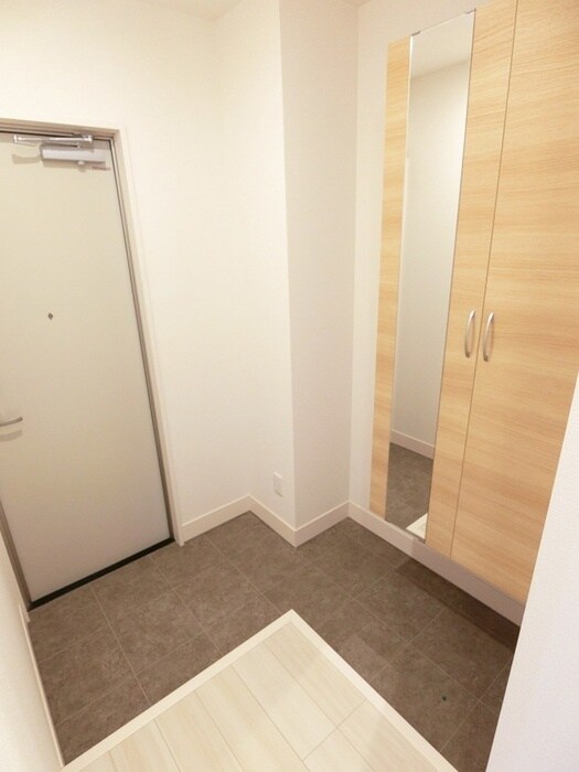 物件内観写真13　(玄関)