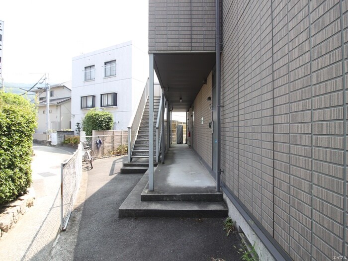 物件外観写真3　(エントランス部分)