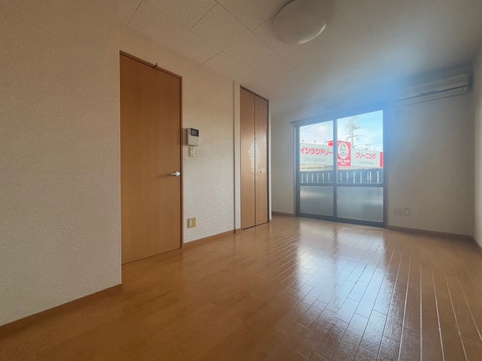 物件内観写真10　(室内からの展望)