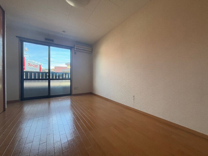 物件内観写真11　(室内からの展望)