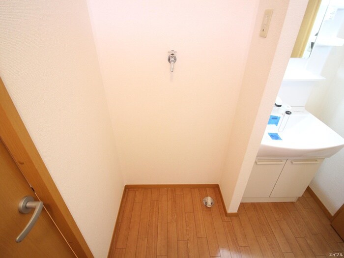 物件内観写真16　(洗濯機置場)