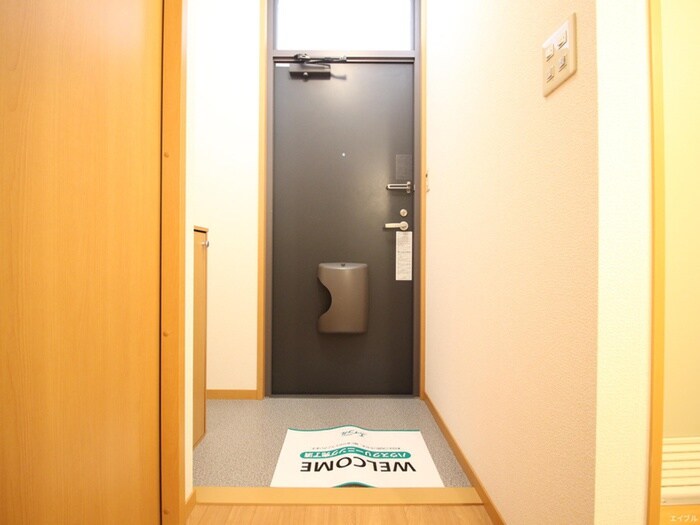 物件内観写真17　(玄関)