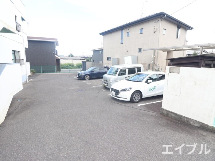 物件外観写真2　(駐車場)