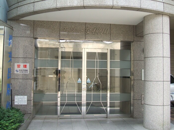 物件外観写真3　(エントランス部分)