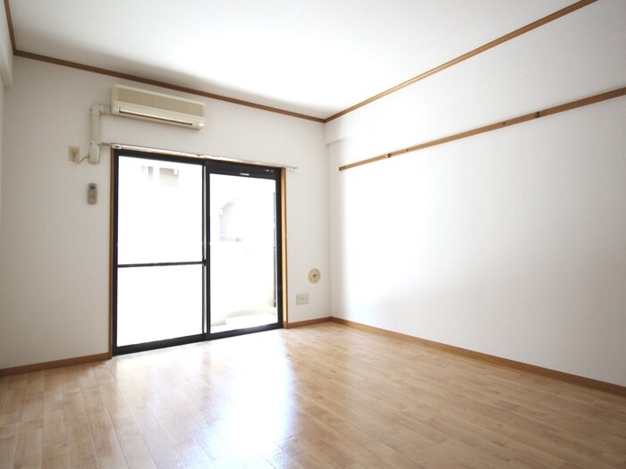 物件内観写真13　(室内からの展望)