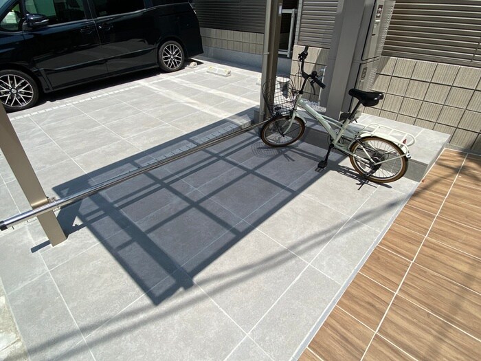 物件外観写真4　(駐輪場)