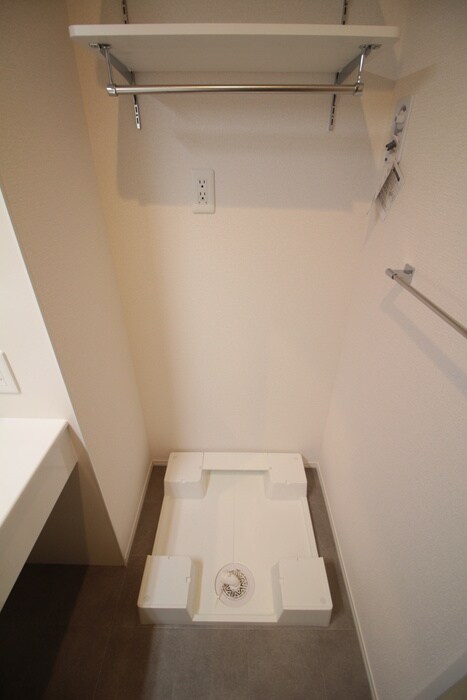 物件内観写真16　(洗濯機置場)