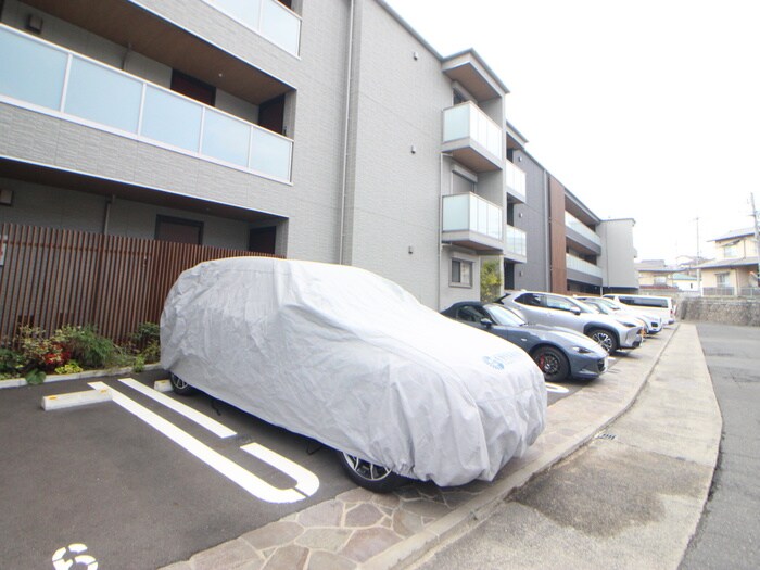 物件外観写真5　(駐車場)