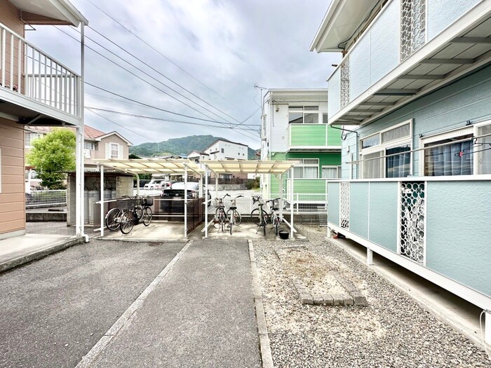 物件外観写真4　(駐輪場)