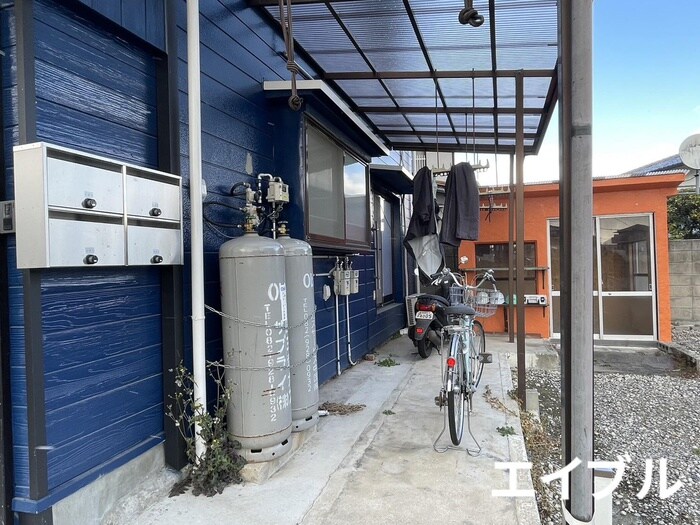 物件外観写真4　(駐輪場)