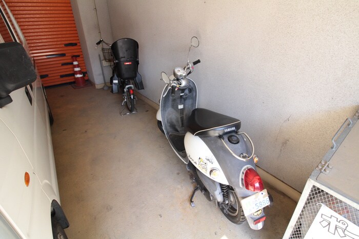 物件外観写真5　(駐輪場)