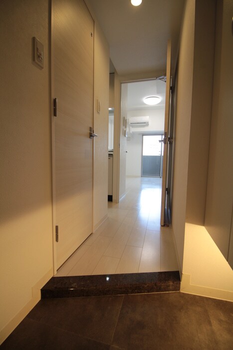 物件内観写真12　(玄関)