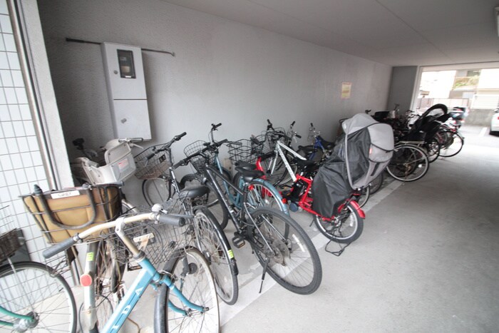 物件外観写真4　(駐輪場)