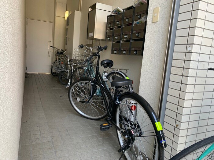 物件外観写真4　(駐輪場)