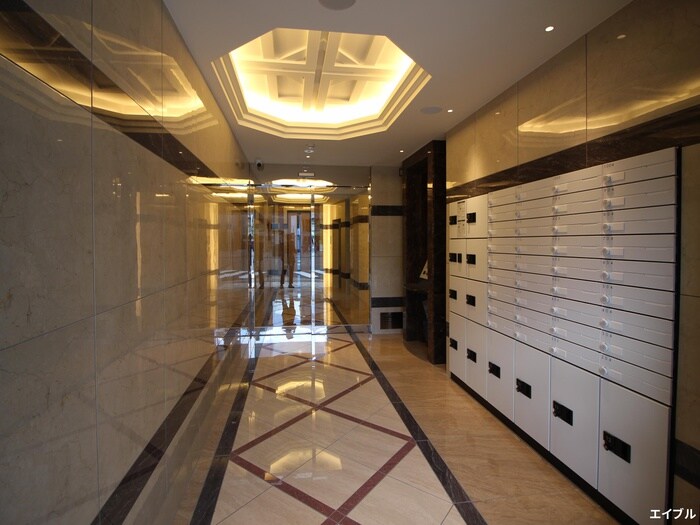 物件外観写真4　(エントランス部分)