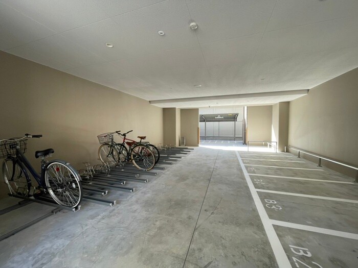 物件外観写真5　(駐輪場)