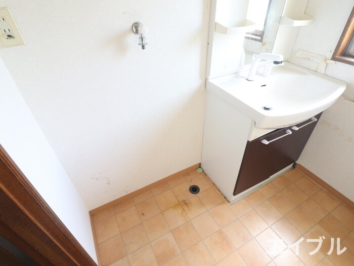 物件内観写真12　(洗濯機置場)