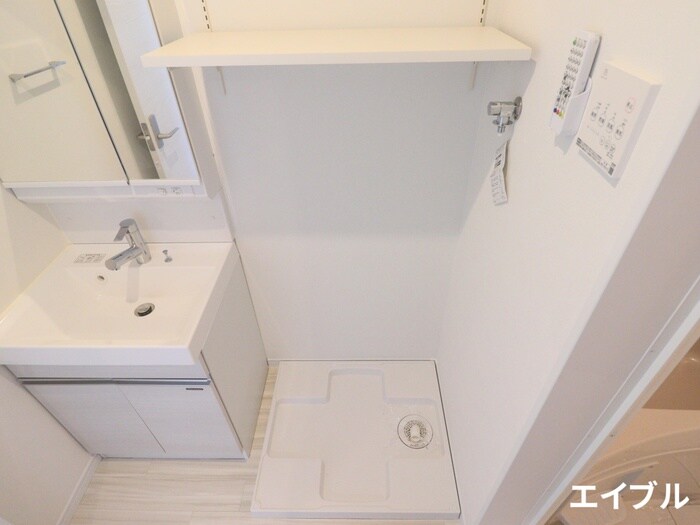 物件内観写真12　(洗濯機置場)