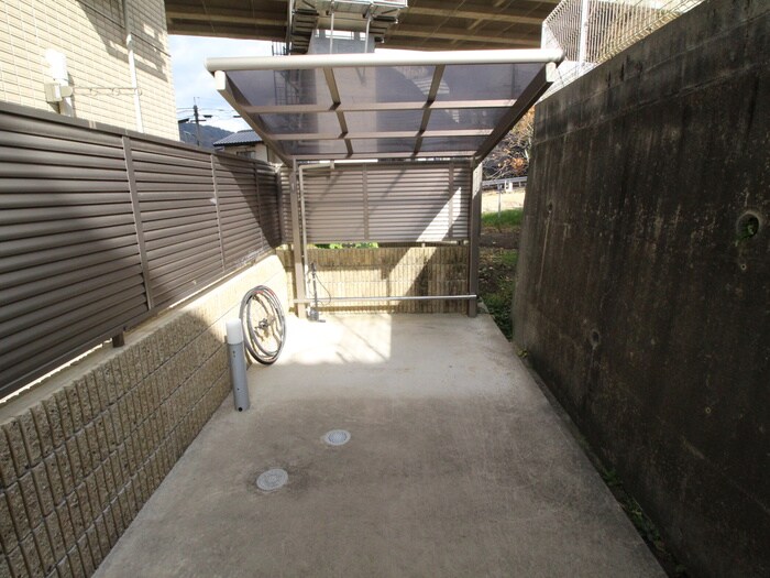 物件外観写真3　(駐輪場)