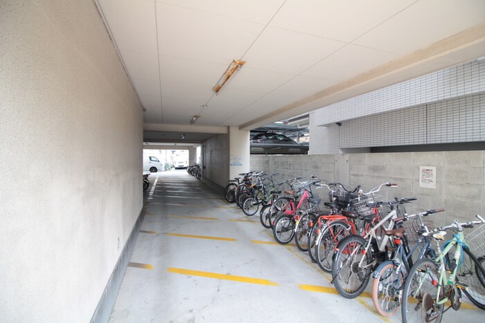 物件外観写真4　(駐輪場)