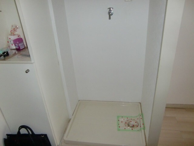 物件内観写真12　(洗濯機置場)