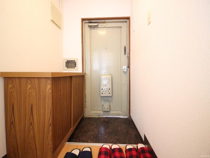 物件内観写真18　(玄関)