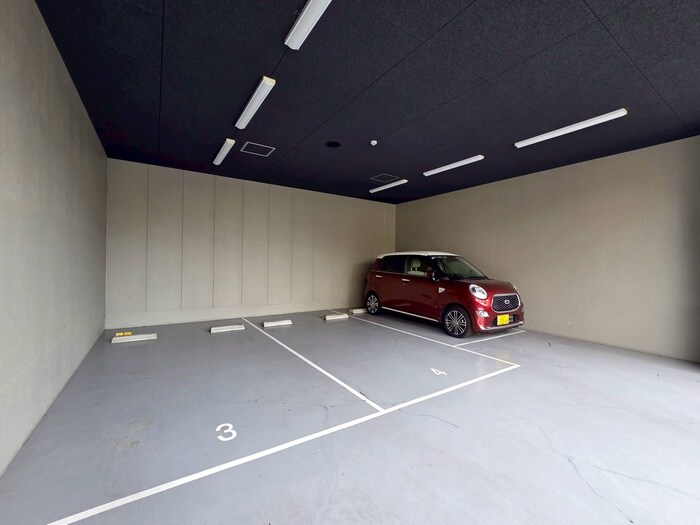 物件外観写真5　(駐車場)