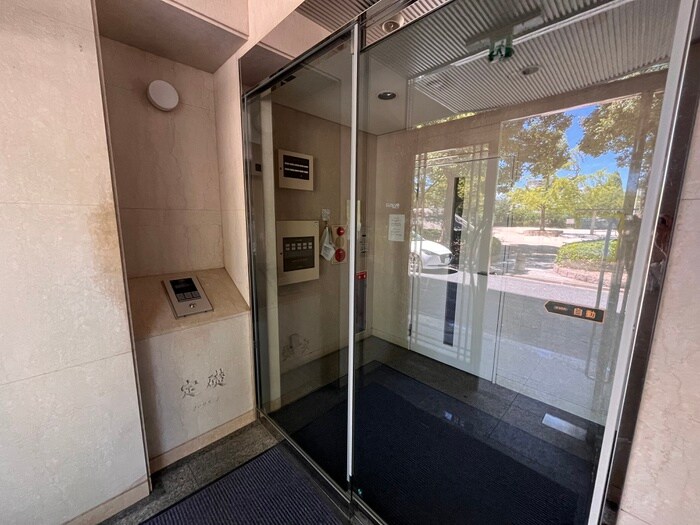 物件外観写真4　(エントランス部分)