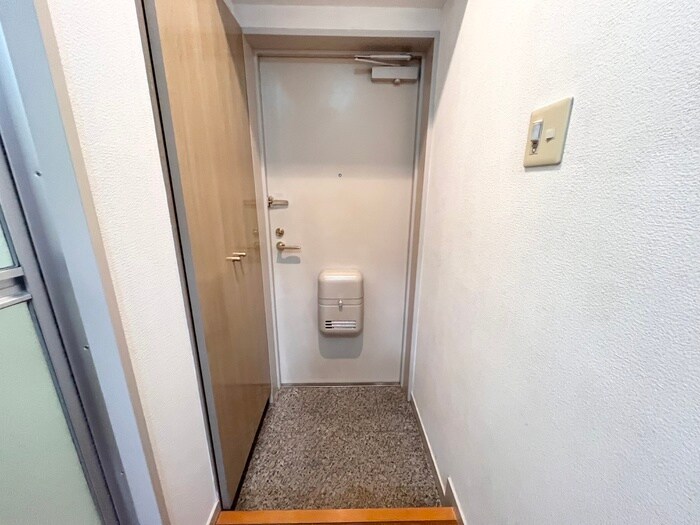 物件内観写真13　(玄関)