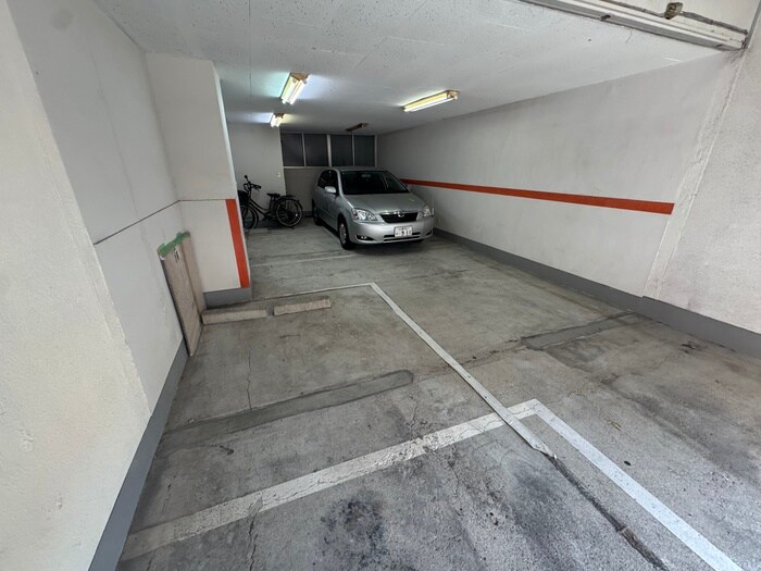 物件外観写真4　(駐車場)