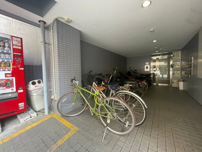 物件外観写真2　(駐輪場)