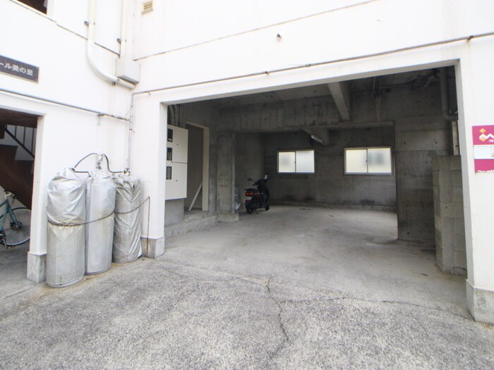 物件外観写真2　(駐車場)