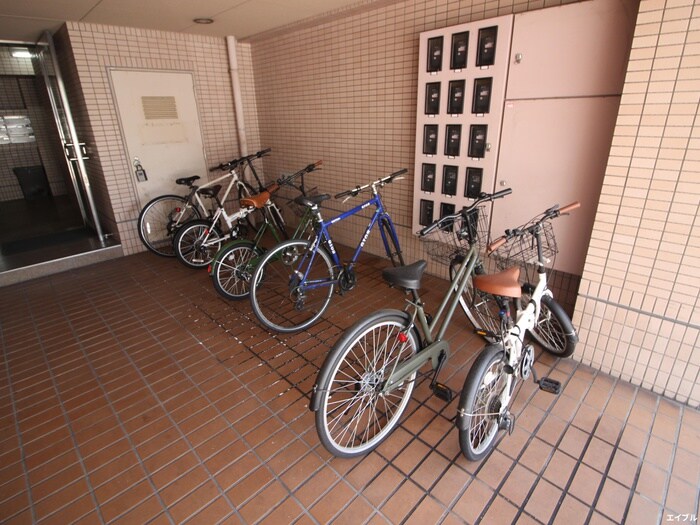 物件外観写真4　(駐輪場)