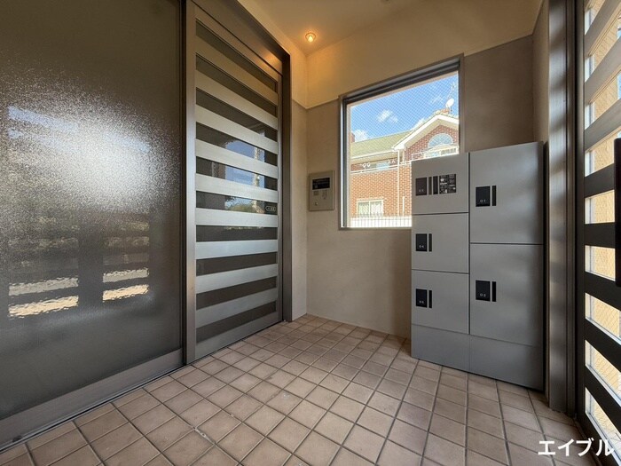 物件外観写真4　(エントランス部分)