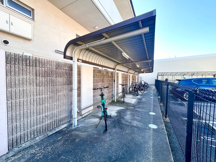 物件外観写真5　(駐輪場)